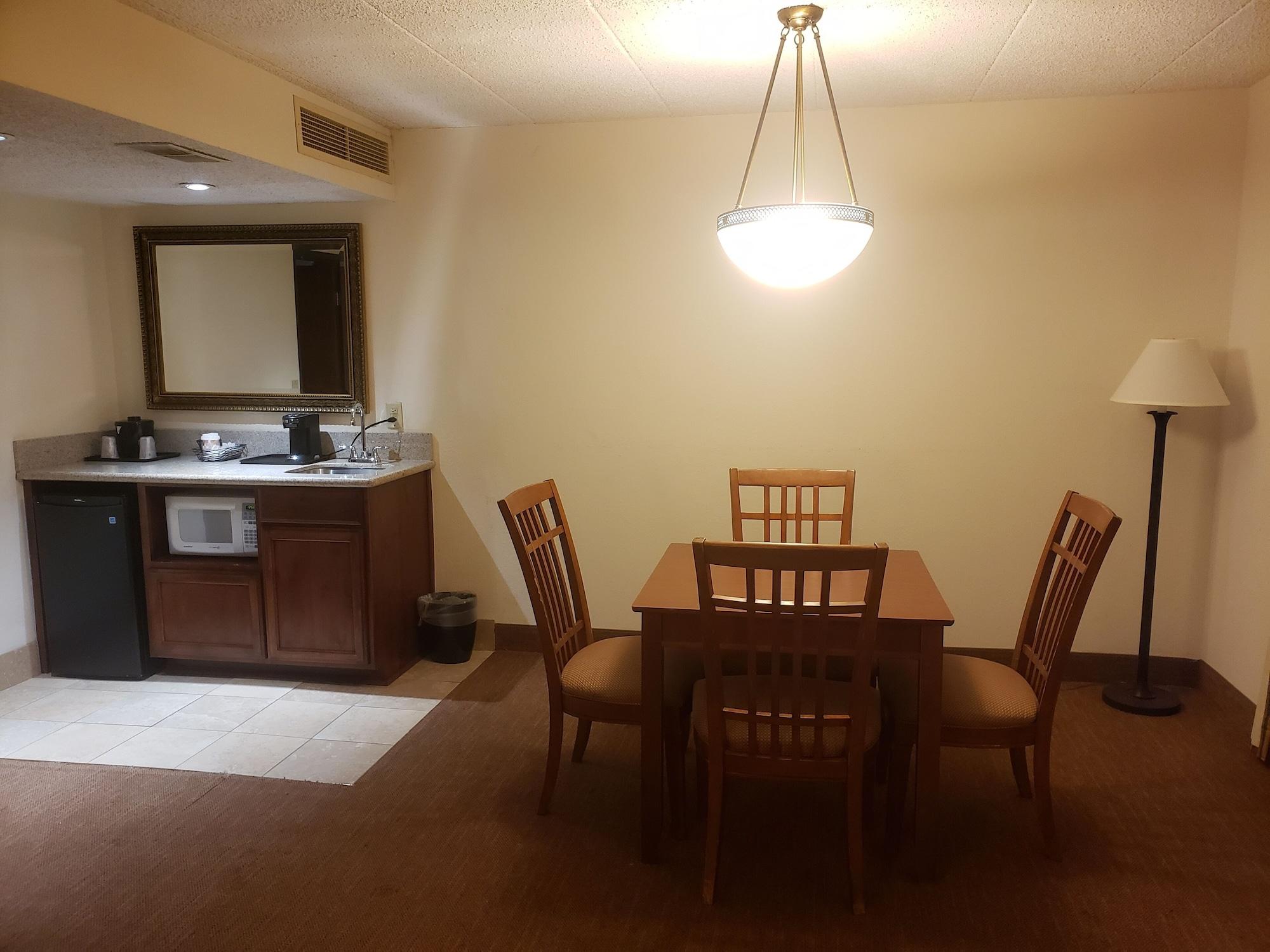 Tulsa Square Hotel Central, I-44 By Oyo מראה חיצוני תמונה