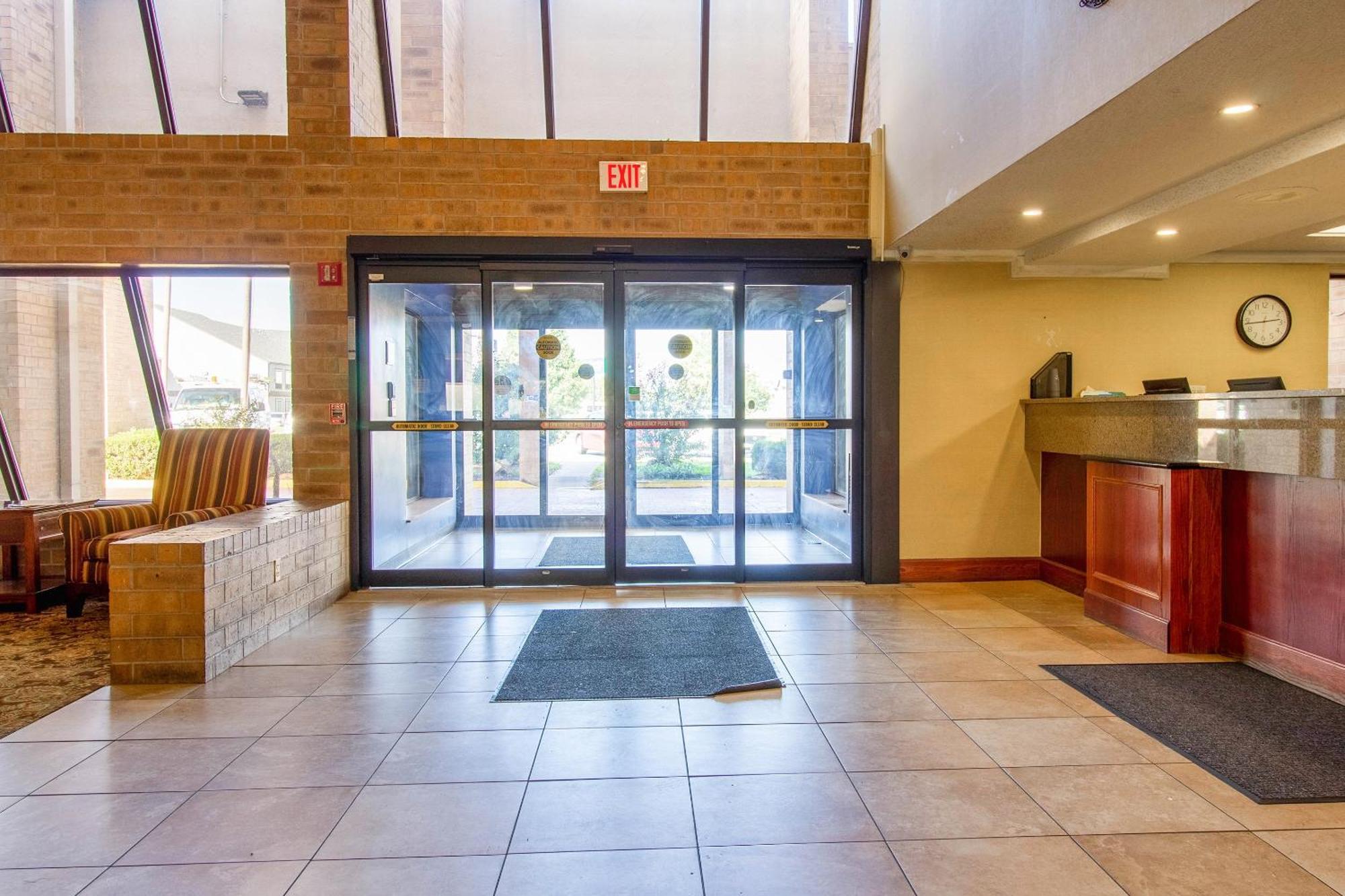Tulsa Square Hotel Central, I-44 By Oyo מראה חיצוני תמונה