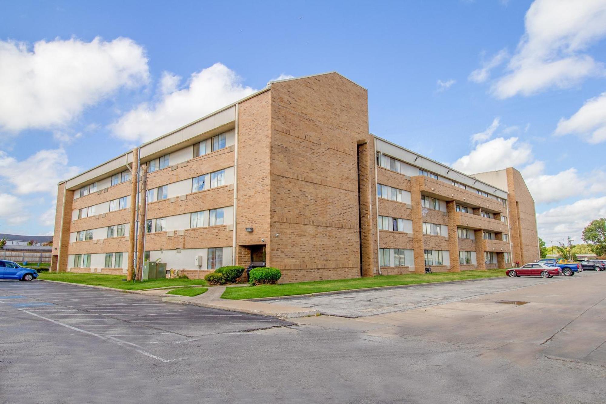 Tulsa Square Hotel Central, I-44 By Oyo מראה חיצוני תמונה